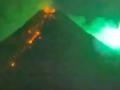 Яркий метеор попал на видео с извержением вулкана