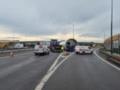 Огромная деталь ветряка перекрыла трассу в Польше