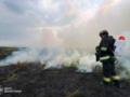 В Славянске пожар сухостоя приблизился к домам