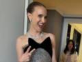 Натали Портман в рубашке на голое тело показала свою третью беременность
