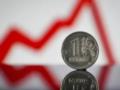 «Наличные под подушкой»: россияне начали массово снимать деньги с депозитов