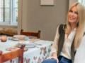 Клаудия Шиффер встретила 56-летие в бикини у бассейна