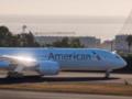Пассажира American Airlines привязали скотчем к креслу после драки на борту