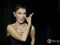 Селин Дион в слезах дала первый за 6 лет концерт после тяжелого диагноза: 30 тысяч человек пришли поддержать ее