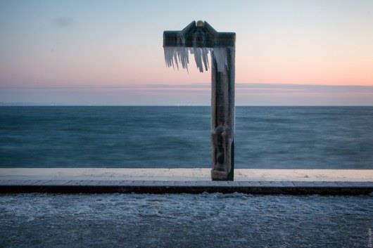 Один из пляжей Одессы превратился в  ледяную скульптуру 