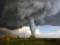 The Canadian, cutting the lawn against a tornado, impressed the Net with his courage