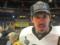 Российскому хоккеисту разбили нос во время празднования победы в Кубке Стэнли