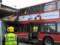 В Лондоне двухэтажный автобус въехал в магазин, есть пострадавшие