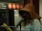 Неузнаваемая Кристина Агилера в шляпе и очках выступила в метро