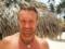 М язистий Олег Винник показав, як підкоряв хвилі під час серфінгу в Домінікані