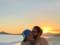 Хайди Клум опубликовала пляжное фото, на котором ее обнимает обнаженный молодой бойфренд