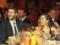 Майли Сайрус в платье с глубоким декольте впервые вышла в свет с Лиамом Хемсвортом в качестве супругов