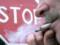В ООС сотрудник СБУ и командир военной части покрывали контрабанду российских сигарет из ОРДИЛО