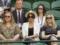 Меган в очках и пиджаке в полоску поддержала свою подружку Серену Уильямс на турнире