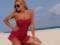 Игривая Ирина Федишин в мини-платье посветила стройным телом на пляже
