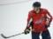 Российский хоккеист силовым приемом отправил судью в больницу во время матча НХЛ