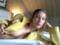 Дерзкая Белла Хадид в жакете на голое тело подразнила фанов