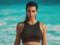 Сексапильная Ким Кардашян показала пышные бедра и осиную талию в спортивных купальниках