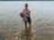 Футболист  Динамо  открыл пляжный сезон и искупал своих собачек в Днепре