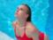 Звезда  Женского Квартала  Никитина в красном секси-купальнике позировала мокрой у бассейна