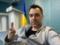 Олексій Арестович показав селфі з красунею-дружиною на заправці
