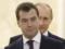 Медведев обозвал младшую его Анналену Бербок  малограмотной немецкой бабкой 