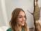Alyosha smiled with a bouquet of daisies on the aphids of the Ukrainian flag