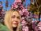Ольга Сумская без макияжа очаровала фотографиями среди цветущей сакуры