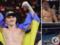 Украинский экс-чемпион мира по боксу со скандалом выиграл бой в США, упав в  нокдаун  за 10 секунд до конца последнего раунда.