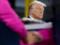 Трамп назвал  слишком большим  подаренный Катаром самолет