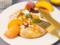 Вкуснее любого пирога: летние персиковые слойки с медом и мороженым за 15 минут