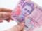 Украинцам  раздают  по 4500 гривен: кто может получить деньги